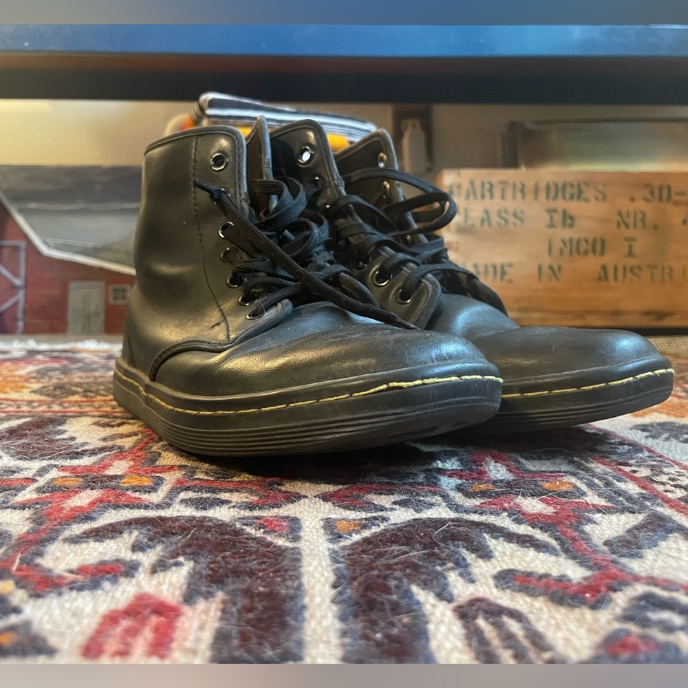 Dr. Doc Martens shoreditch ~ size 7